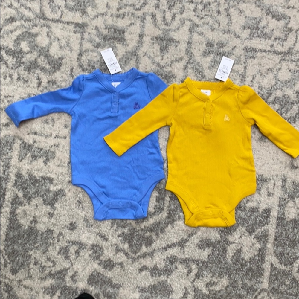 2 GAP Bodysuits NWT 3-6 months